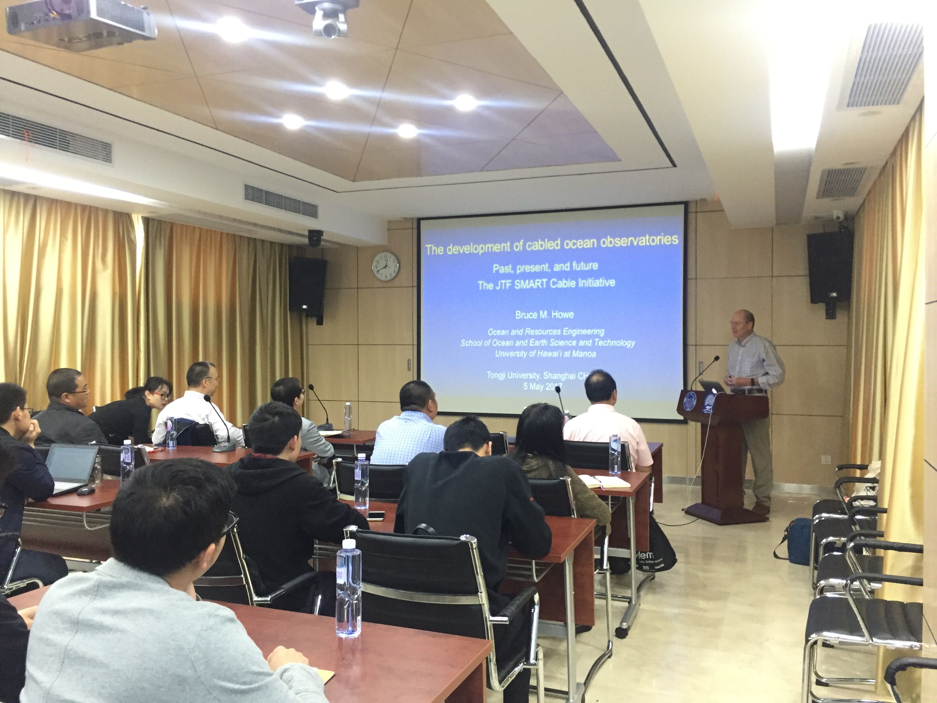 美国夏威夷大学Bruce M. Howe研究员学术报告顺利举行